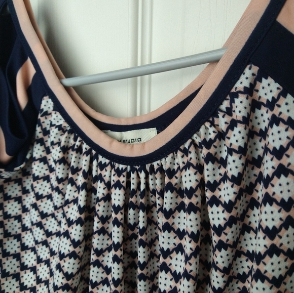 $ Max studio blue peach geometric design crew neck cold shoulder blouse. Size S - Picture 5 of 9